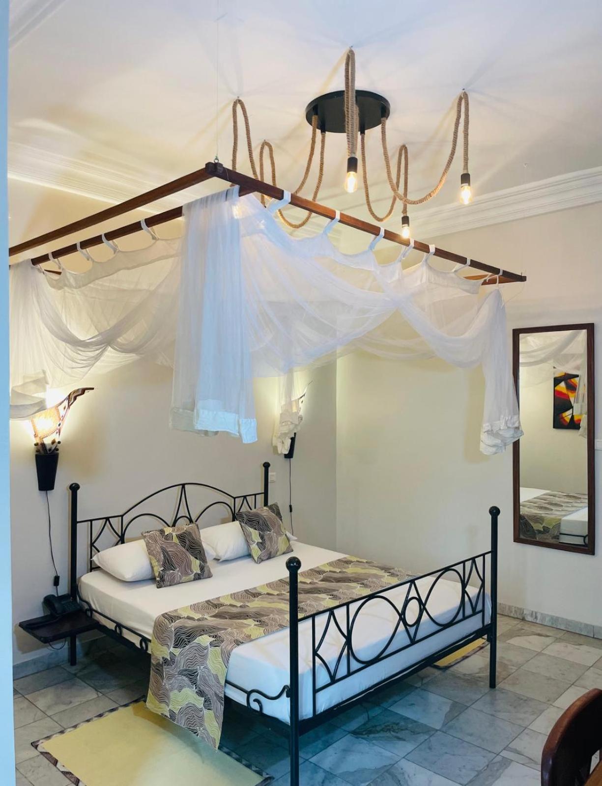 Le Lodge Des Almadies Дакар Екстериор снимка